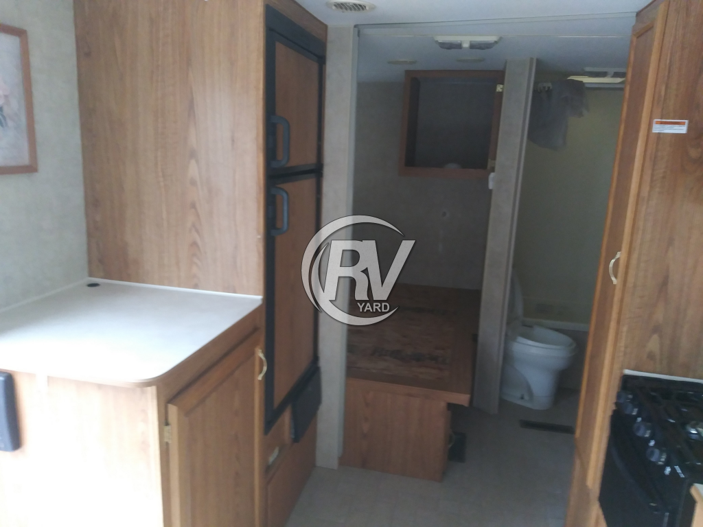 USED 2004 PIONEER M17T4 TRAVEL TRAILER