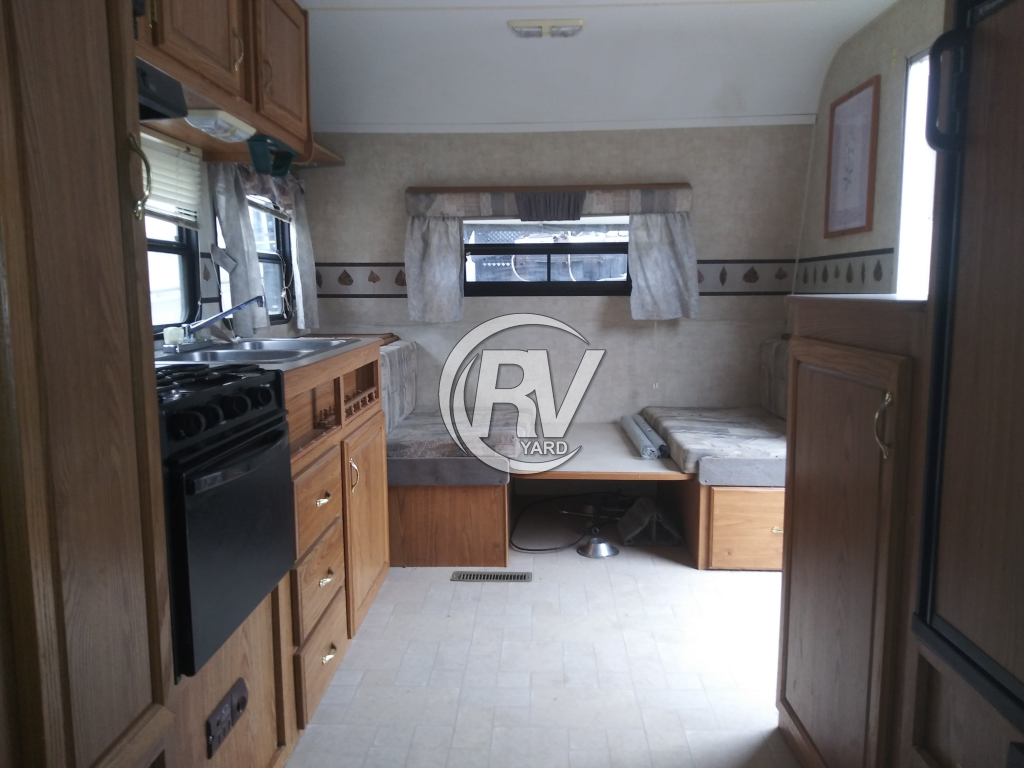 USED 2004 PIONEER M17T4 TRAVEL TRAILER
