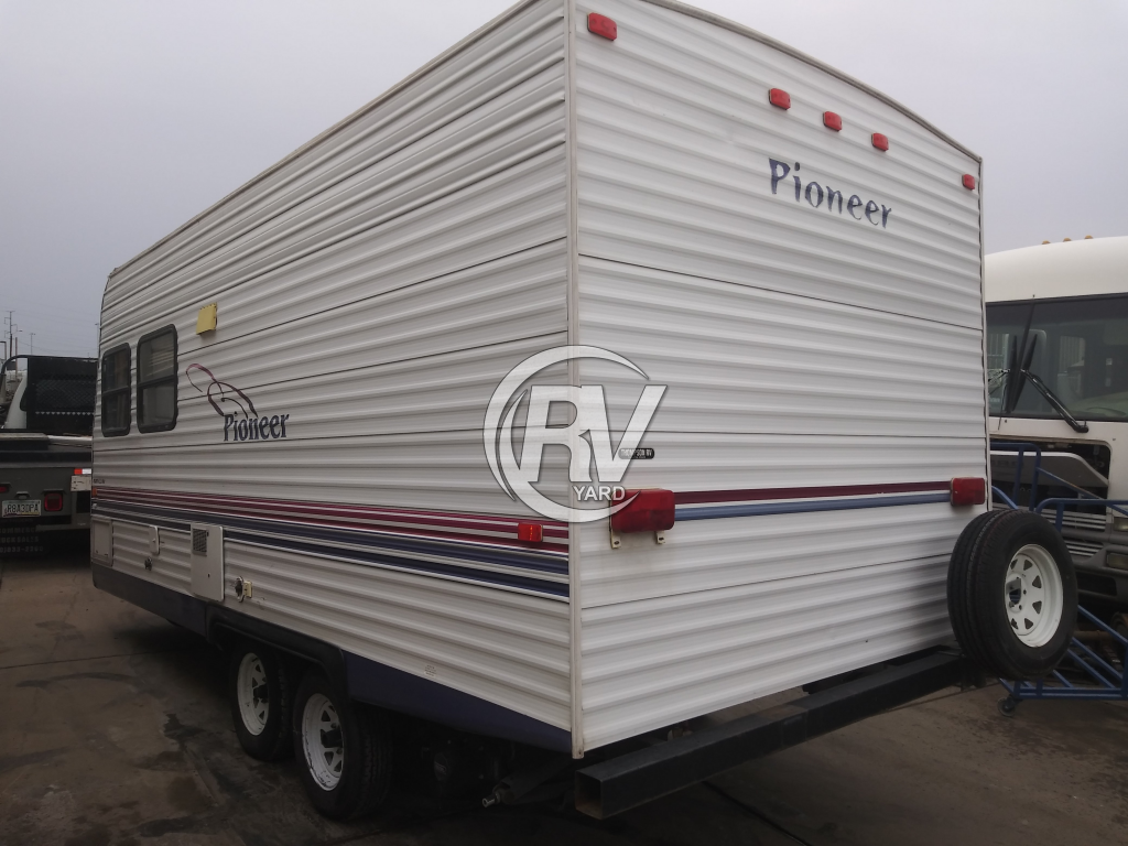 USED 2004 PIONEER M17T4 TRAVEL TRAILER
