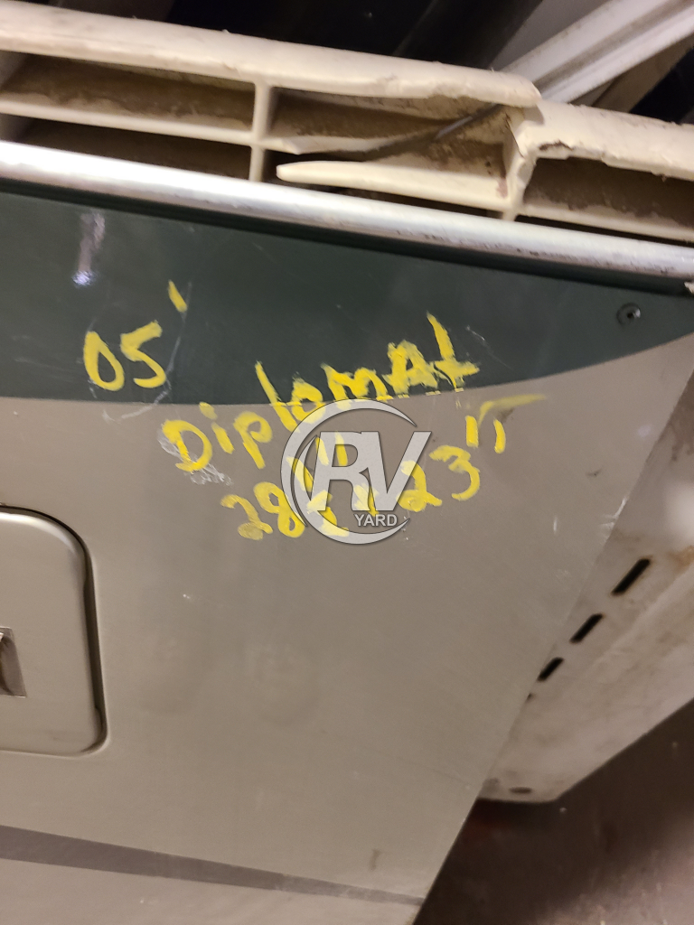 2005 Monaco Diplomat Compartment Door 28½’ X 23’ Compartment Doors