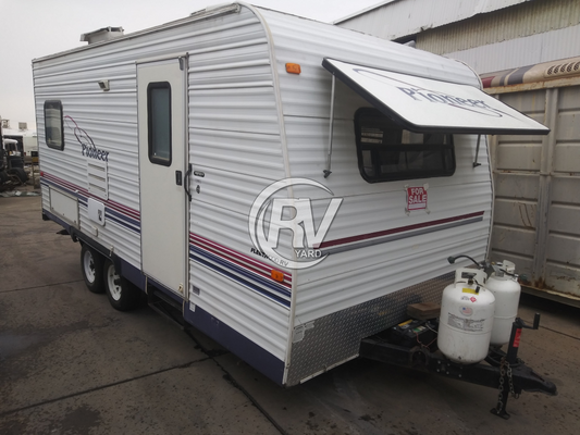 USED 2004 PIONEER M17T4 TRAVEL TRAILER