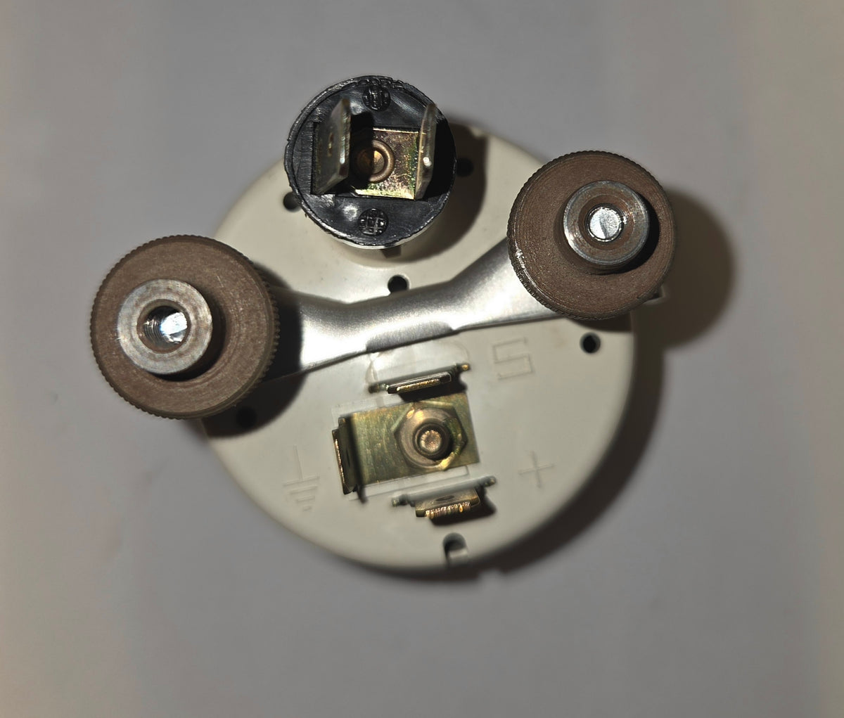 Engine Oil Pressure Gauge  P/N 1 221 015 224A