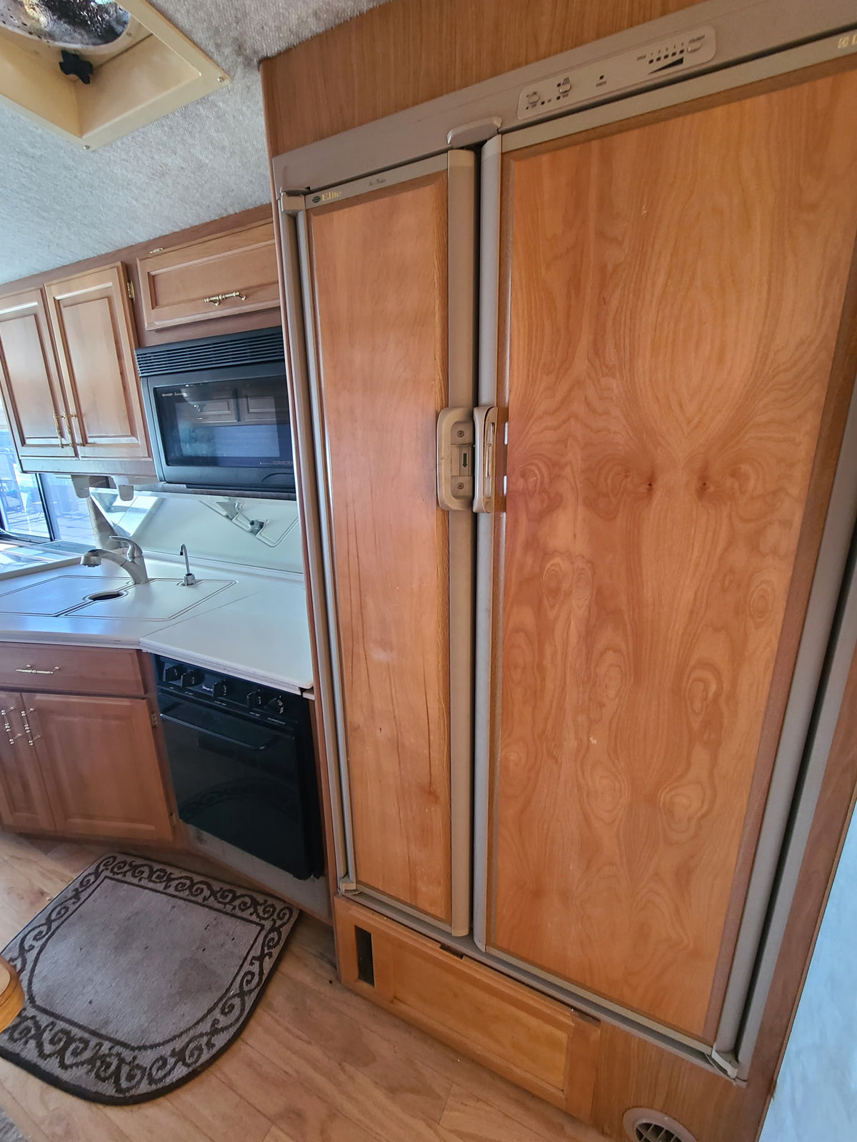 1999 Fleetwood Discovery 36T