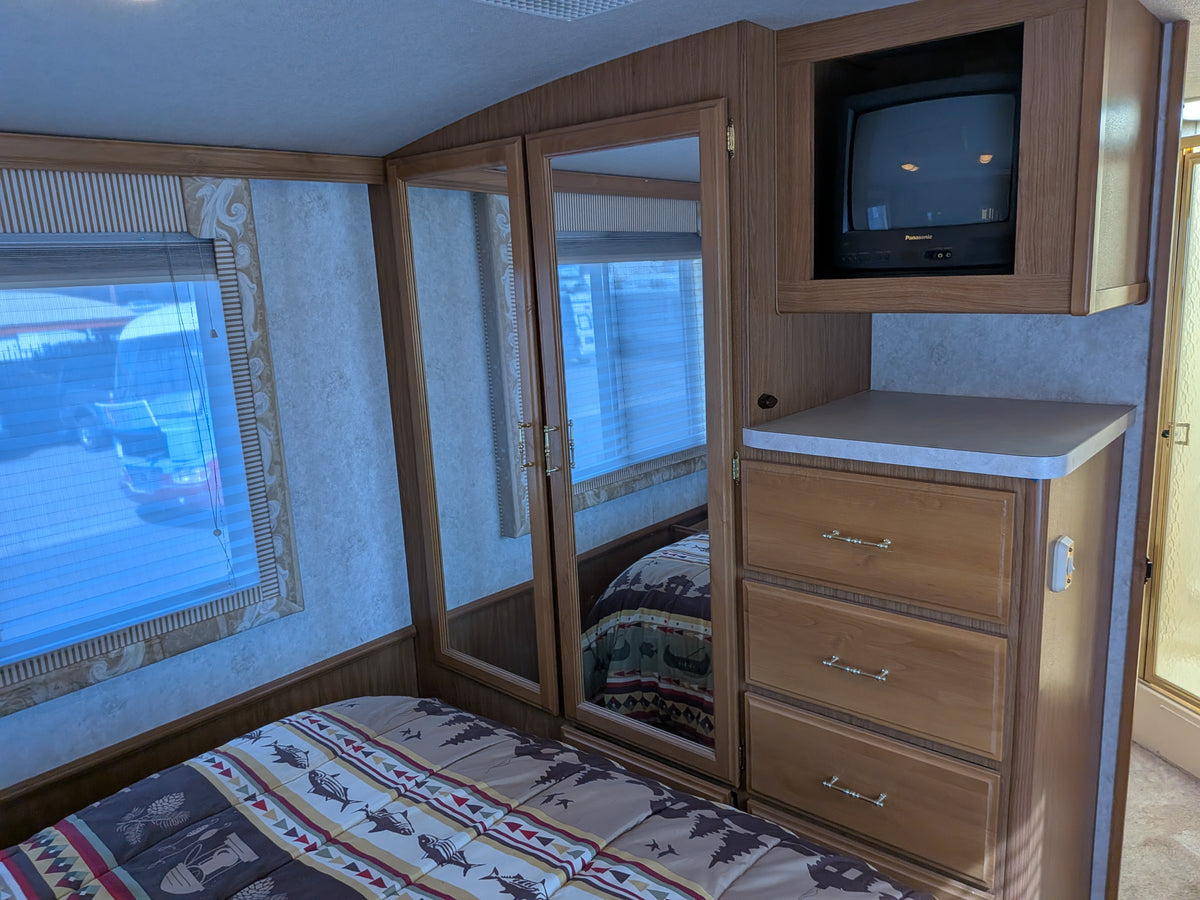 1999 Fleetwood Discovery 36T